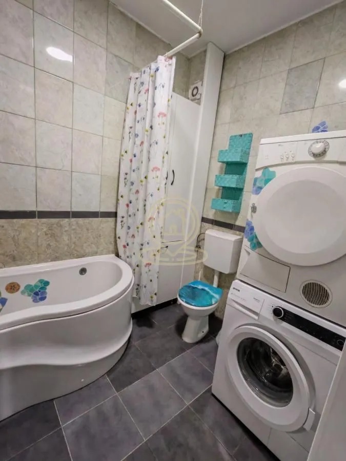 Izdavanje, četvorosoban stan, 120m², Petlovo Brdo, Beograd
