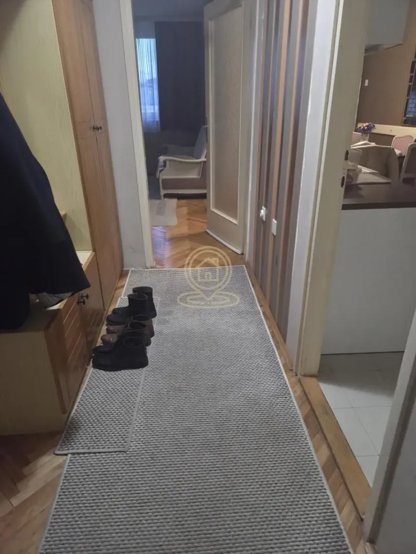 Prodaja, trosoban stan, 85m², Medijana, Niš