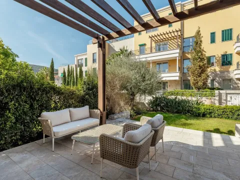 Sale, two bedroom apartment, 275m², Portonovi, Herceg Novi - image 4