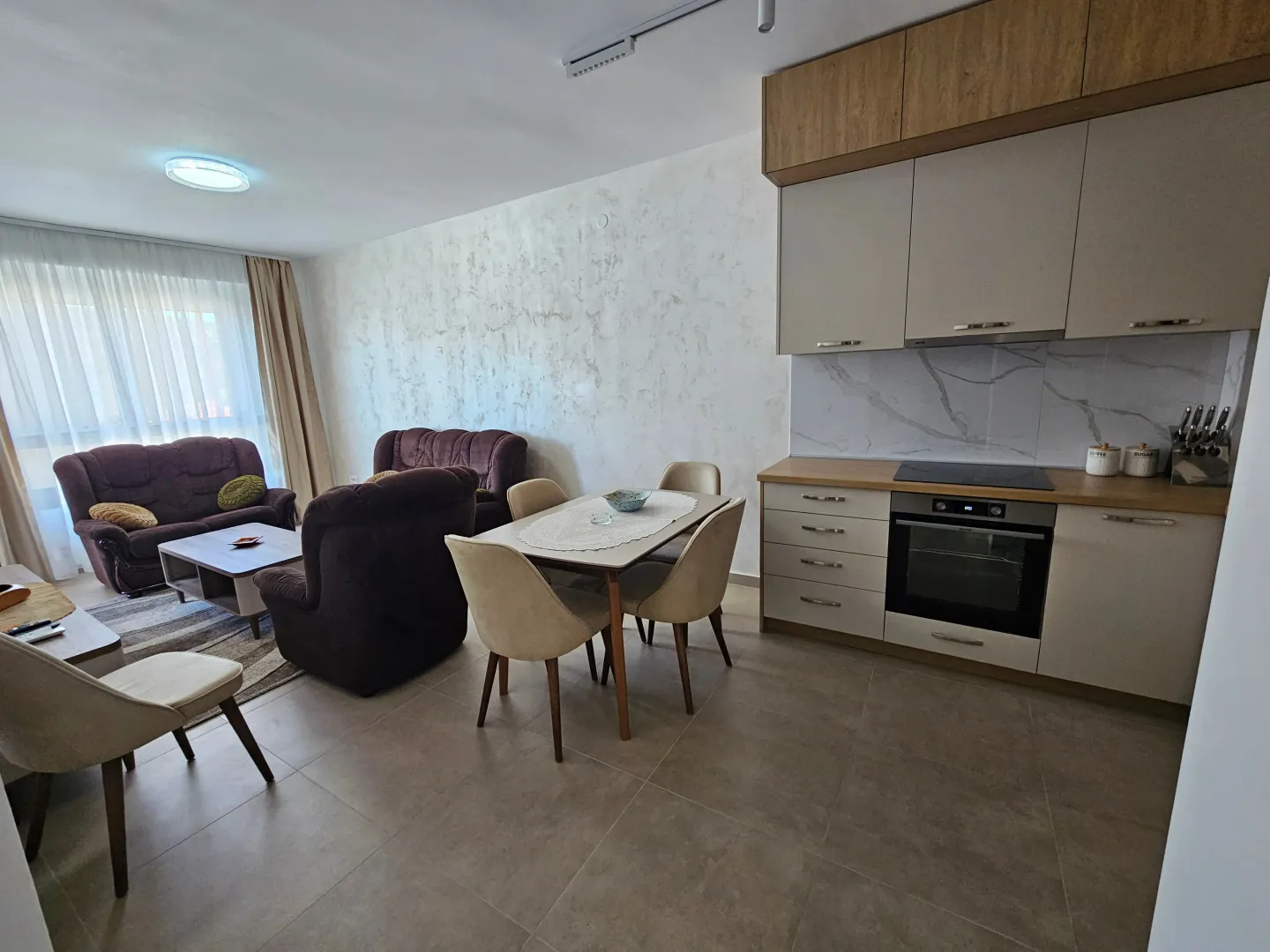 Izdavanje, jednosoban stan, 43m², Radanovići, Kotor