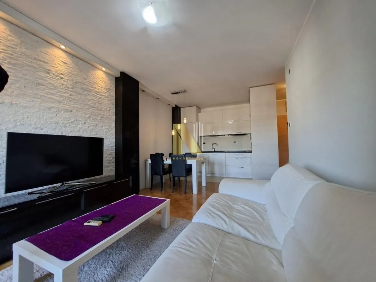 Prodaja, dvosoban stan, 42m², Bulevar Evrope, Novi Sad Sve Podlokacije