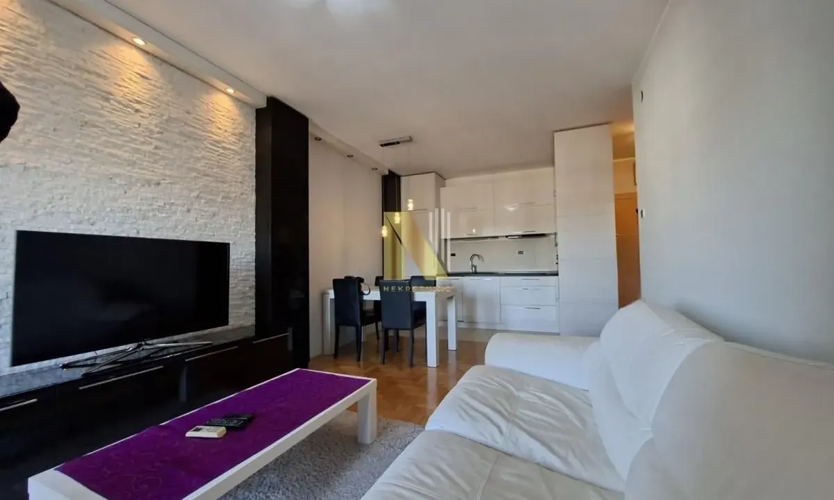 Prodaja, dvosoban stan, 42m², Bulevar Evrope, Novi Sad Sve Podlokacije