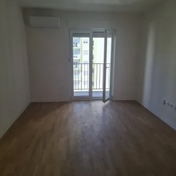Empty room with parquet flooring, air conditioning, and access to a terrace. - image 5
