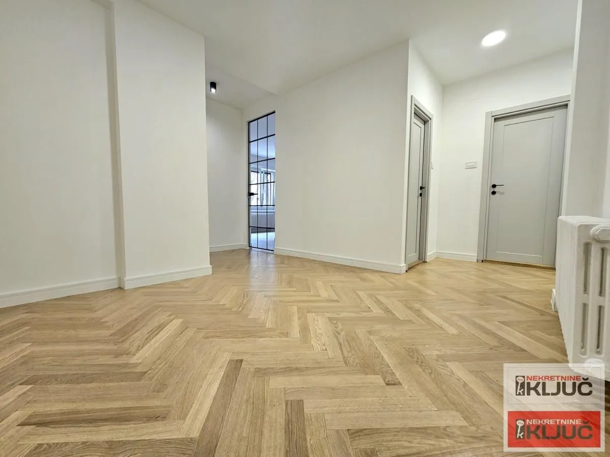 Prodaja, četvorosoban stan, 112m², Centar, Novi Sad