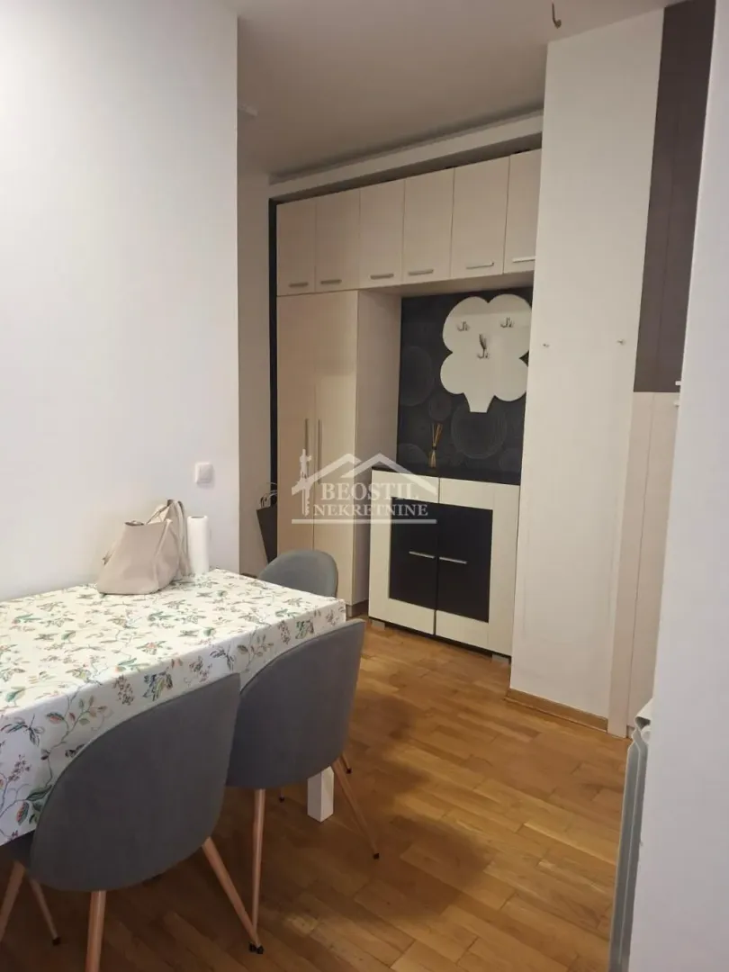Prodaja, dvosoban stan, 43m², Denkova Basta, Zvezdara Sve Podlokacije