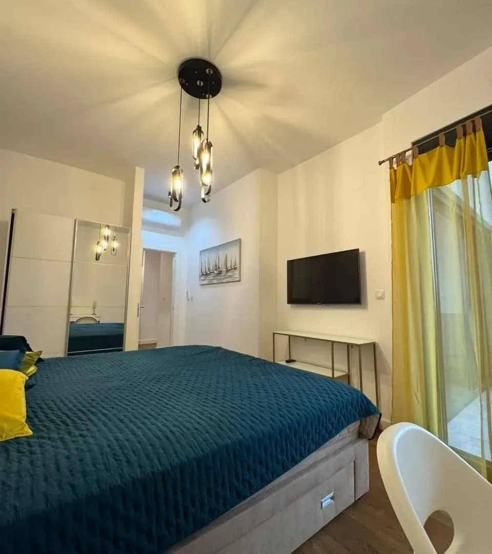 Prodaja, jednosoban stan, 65m², Centar, Bar