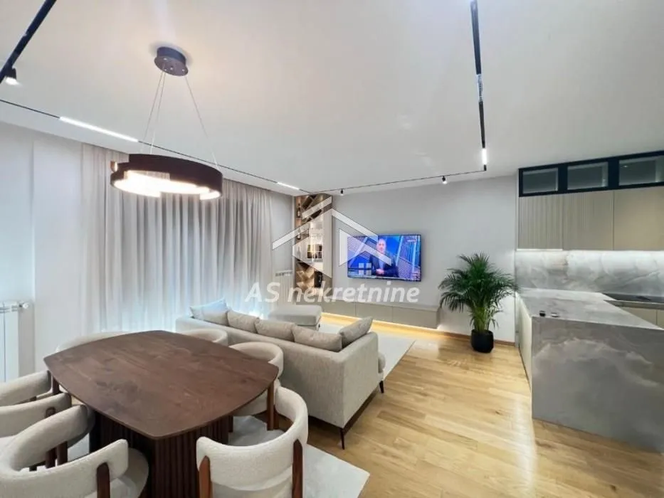 Prodaja, četvorosoban stan, 88m², Južni Bulevar, Vračar Sve Podlokacije