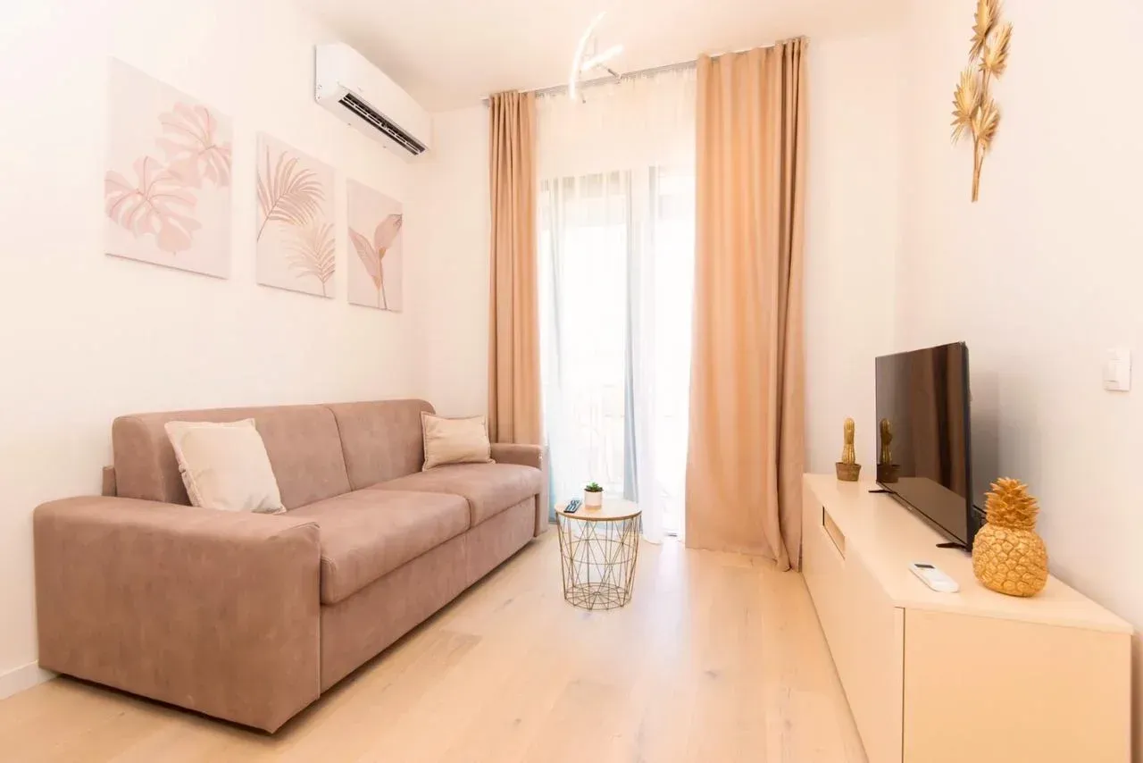 Izdavanje, stan, 39m², Tivat, Crna Gora