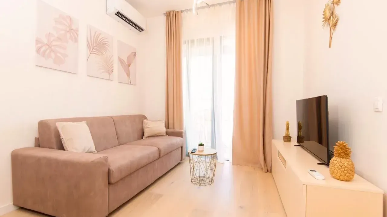 Izdavanje, stan, 39m², Tivat, Crna Gora