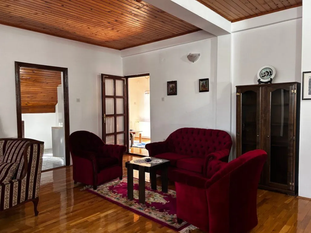 Izdavanje, kuća, 300m², Dedinje Beli Dvor, Dedinje Sve Podlokacije