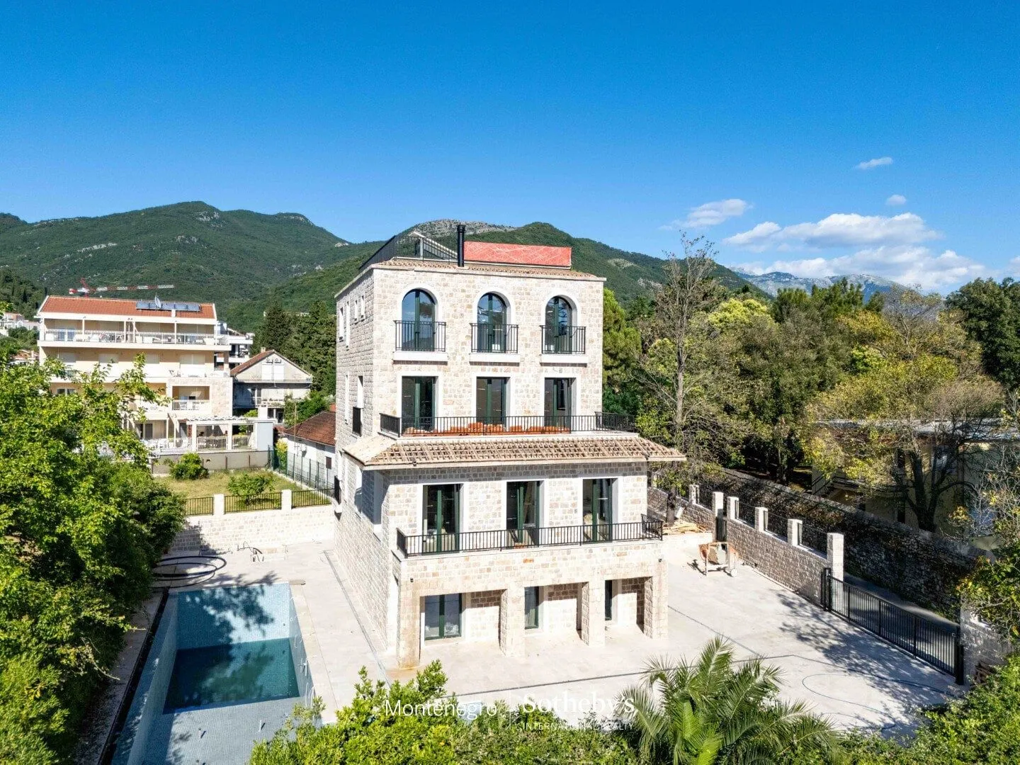 Prodaja, kuća, 410m², Donja Lastva, Tivat