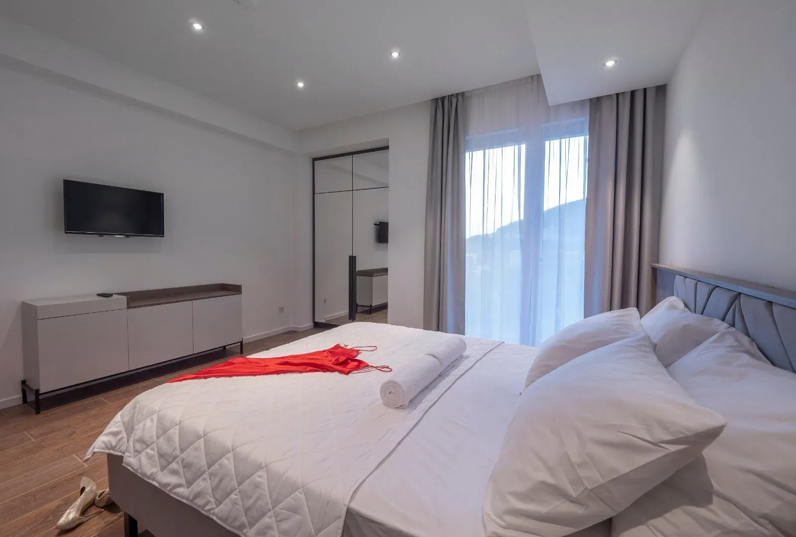 Sale, two bedroom apartment, 140m², Bečići, Budva