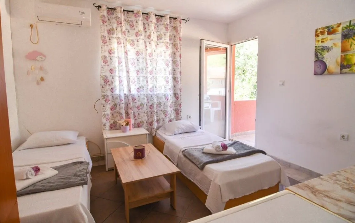 Izdavanje, garsonjera, 30m², Radanovići, Kotor