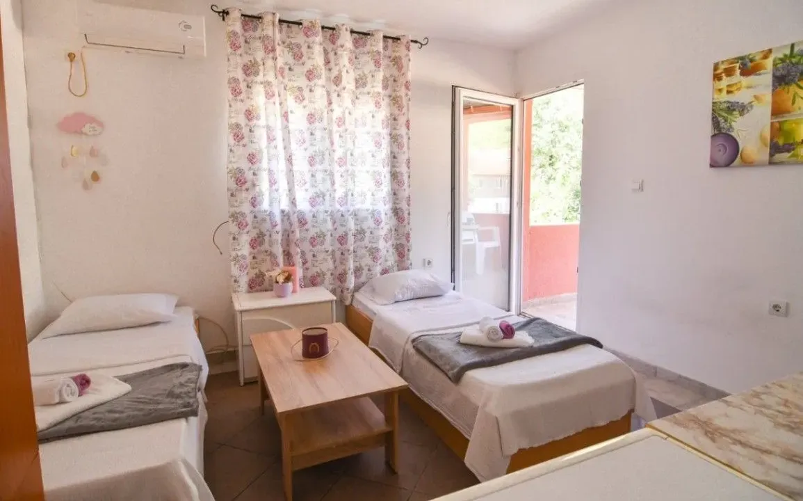 Izdavanje, garsonjera, 30m², Radanovići, Kotor