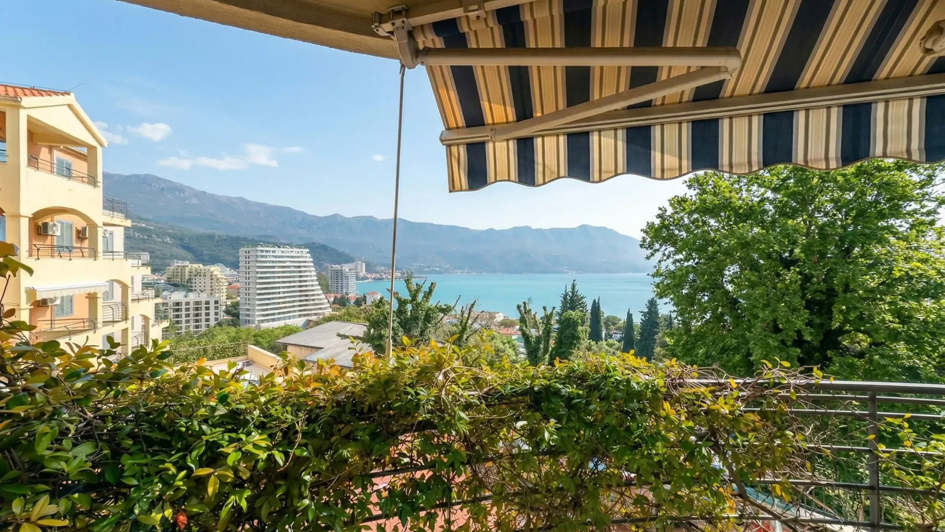Sale, five bedroom apartment, 111m², Bečići, Budva