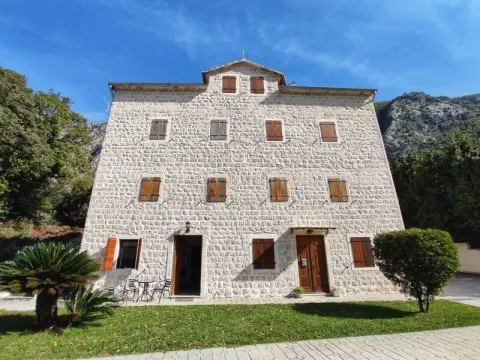 Prodaja, dvosoban stan, 82m², Dobrota, Kotor - image 11