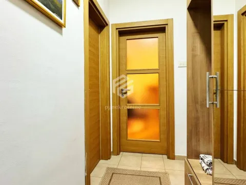 Prodaja, jednosoban stan, 50m², Krivi Most, Podgorica - image 11