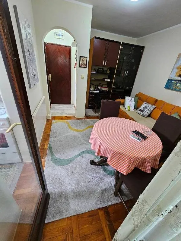 Izdavanje, jednosoban stan, 26m², Karaburma, Palilula Sve Podlokacije