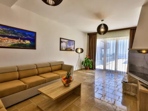 Prodaja, kuća, 135m², Reževići, Budva