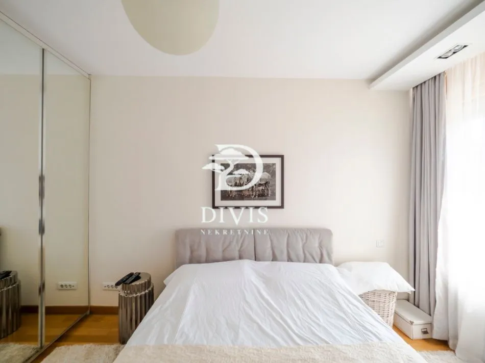 Prodaja, trosoban stan, 76m², Vračar Hram, Vračar Sve Podlokacije