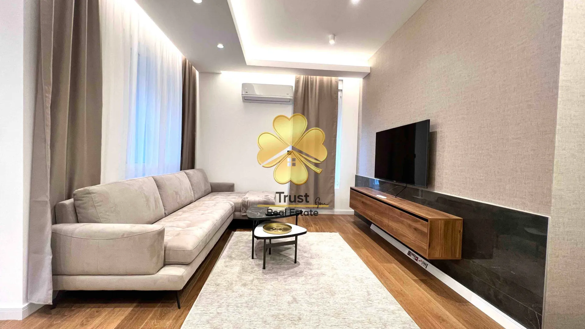 Izdavanje, dvosoban stan, 74m², Blok 9, Podgorica