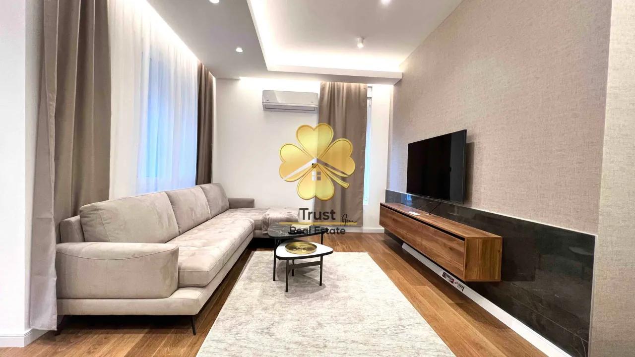 Izdavanje, dvosoban stan, 74m², Blok 9, Podgorica