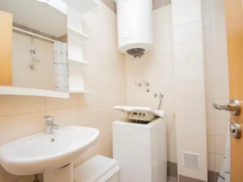 Izdavanje, trosoban stan, 80m², Dalmatinska ulica, Podgorica - image 9