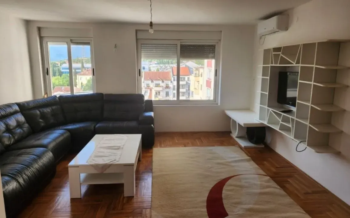 Izdavanje, dvosoban stan, 65m², Centar, Podgorica