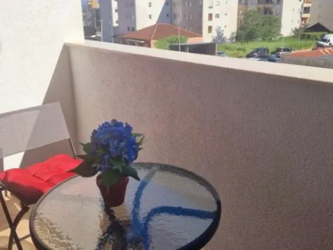 Izdavanje, garsonjera, 31m², Golubovina, Budva - image 11