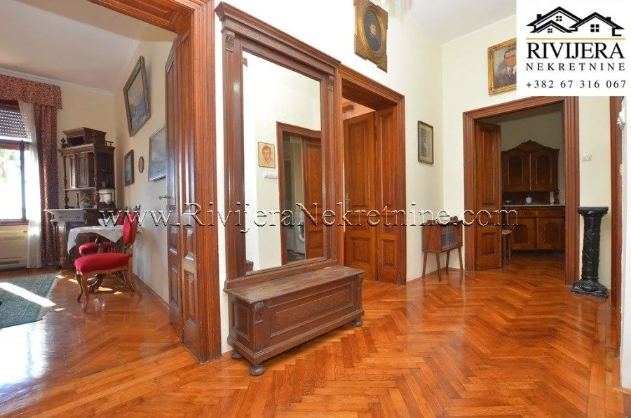 Prodaja, kuća, 250m², Savina, Herceg Novi