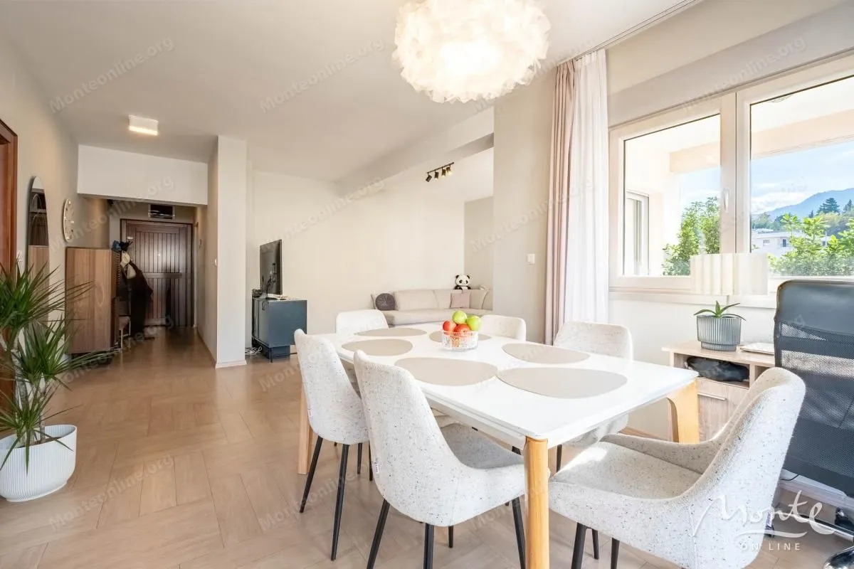 Prodaja, trosoban stan, 114m², Dobrota, Kotor