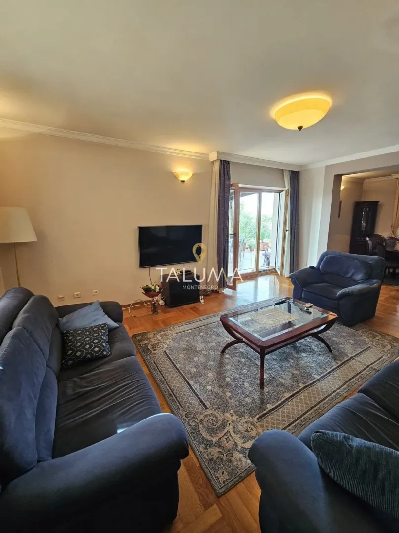Rent, house, 300m², Masline, Podgorica