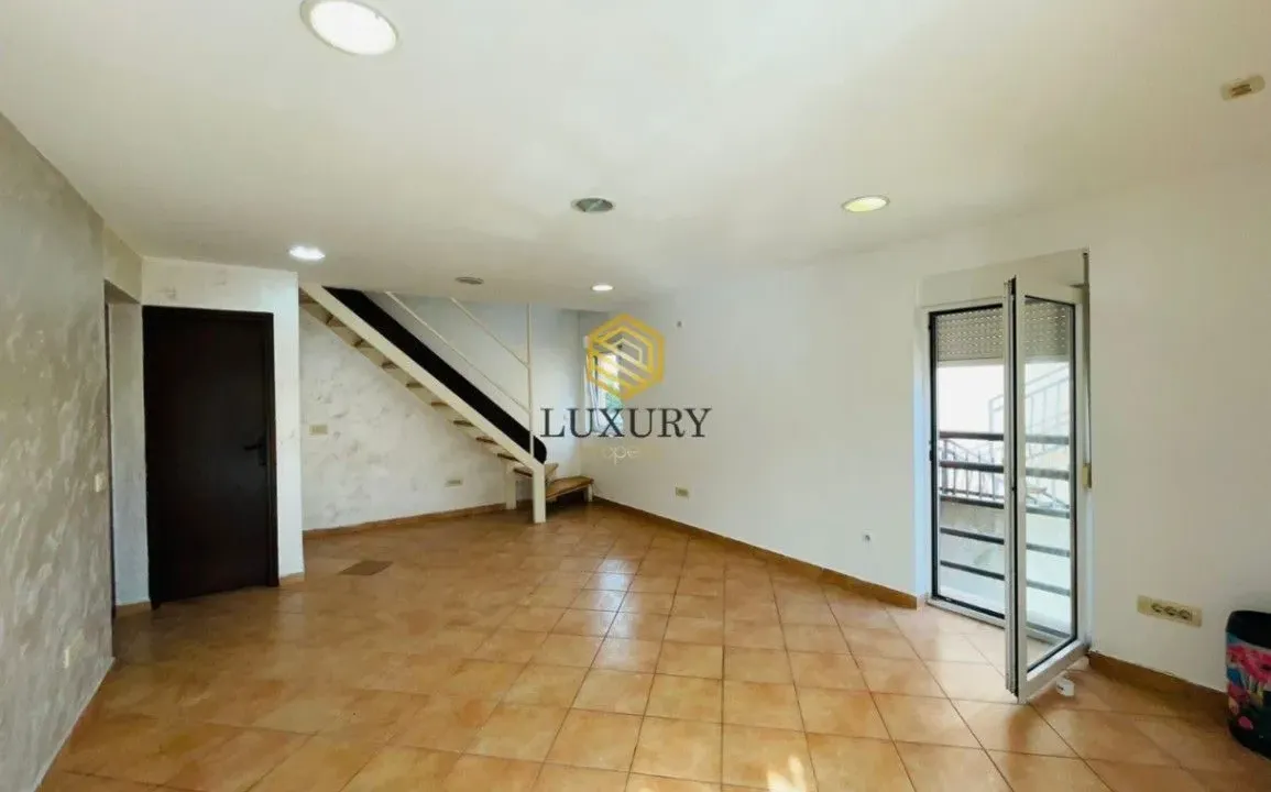 Izdavanje, poslovni prostor, 45m², Stari Aerodrom, Podgorica