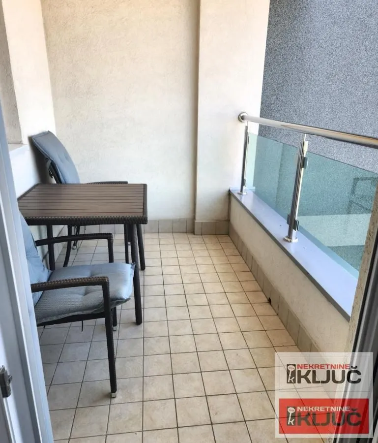 Izdavanje, četvorosoban stan, 102m², Bulevar patrijarha Pavla, Novi Sad Sve Podlokacije