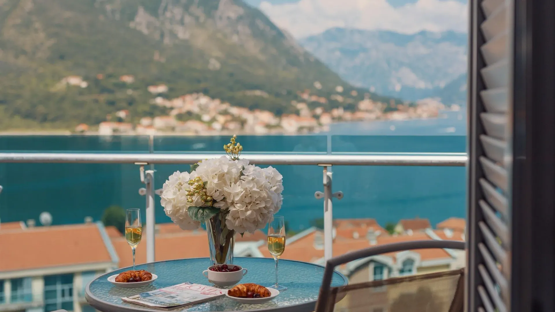 Prodaja, dvosoban stan, 84m², Dobrota, Kotor