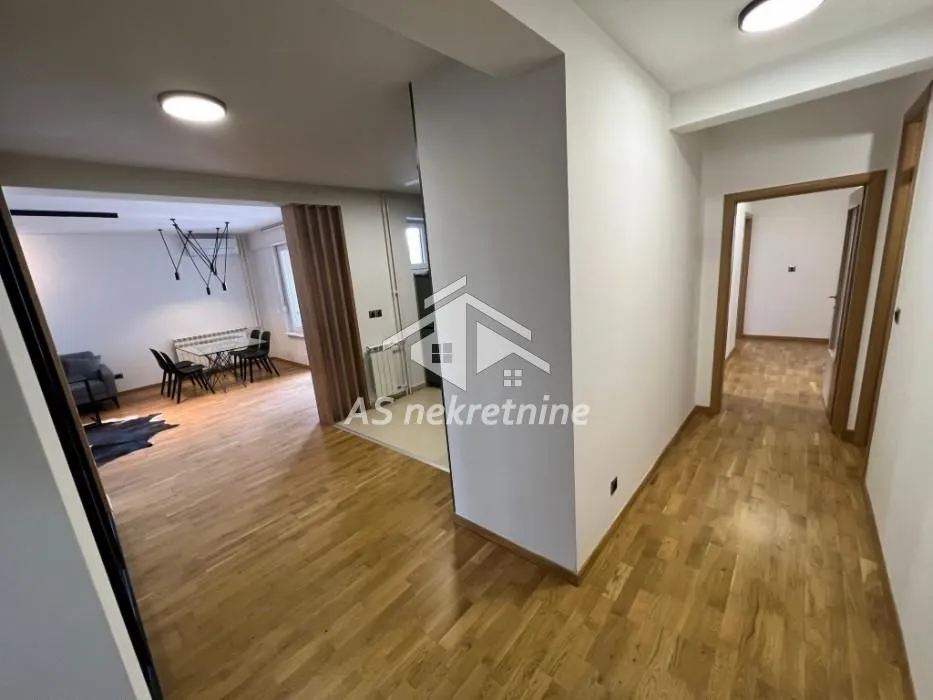 Izdavanje, četvorosoban stan, 100m², Sarajevska, Beograd