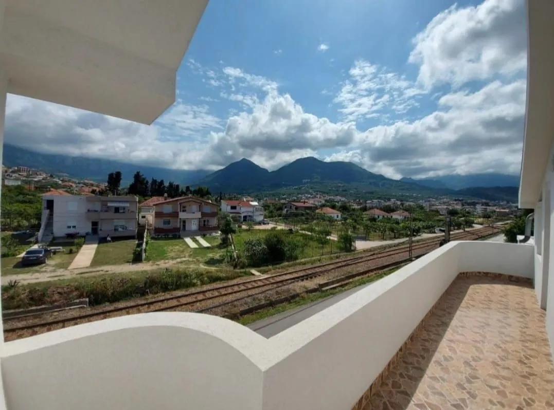 Izdavanje, dvosoban stan, 100m², Ilino, Bar