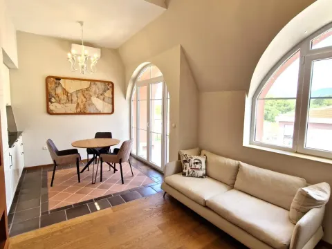 Prodaja, stan, 49m², Tivat, Crna Gora - image 1