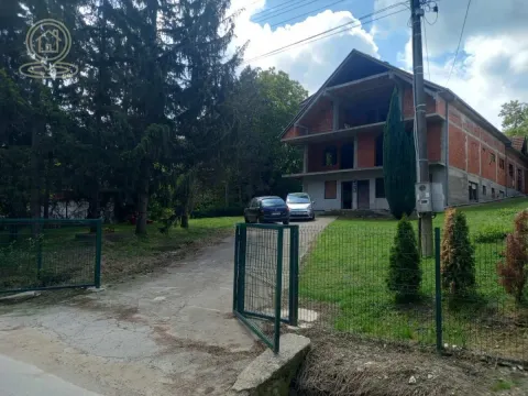 Sale, house, 1000m², Niš, Srbija