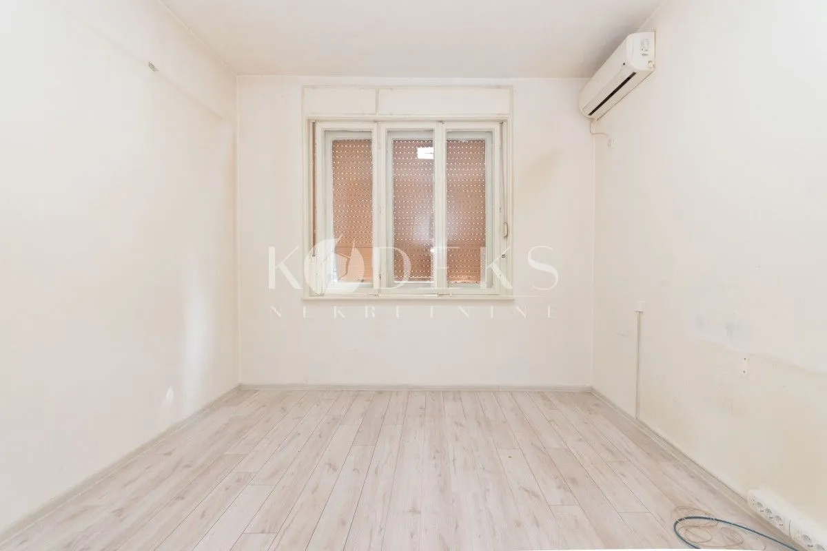 Izdavanje, poslovni prostor, 85m², Centar, Podgorica