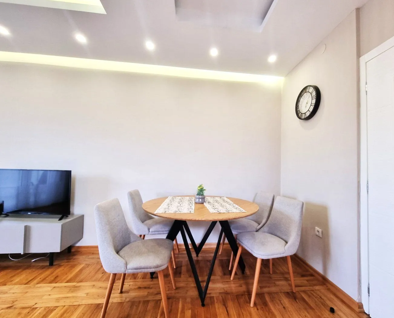 Izdavanje, stan, 78m², Drač, Podgorica