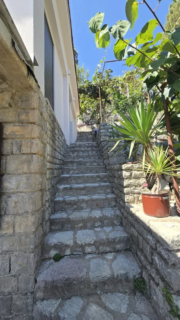 Prodaja, kuća, 210m², Markovići, Budva