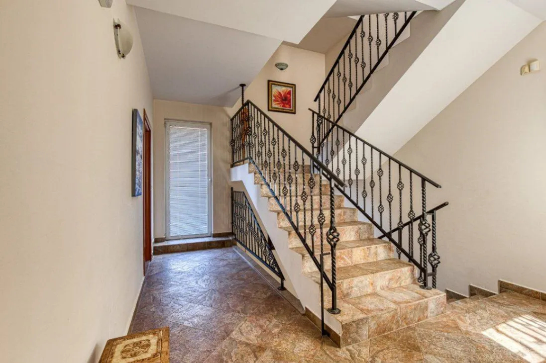 Sale, house, 495m², Bečići, Budva