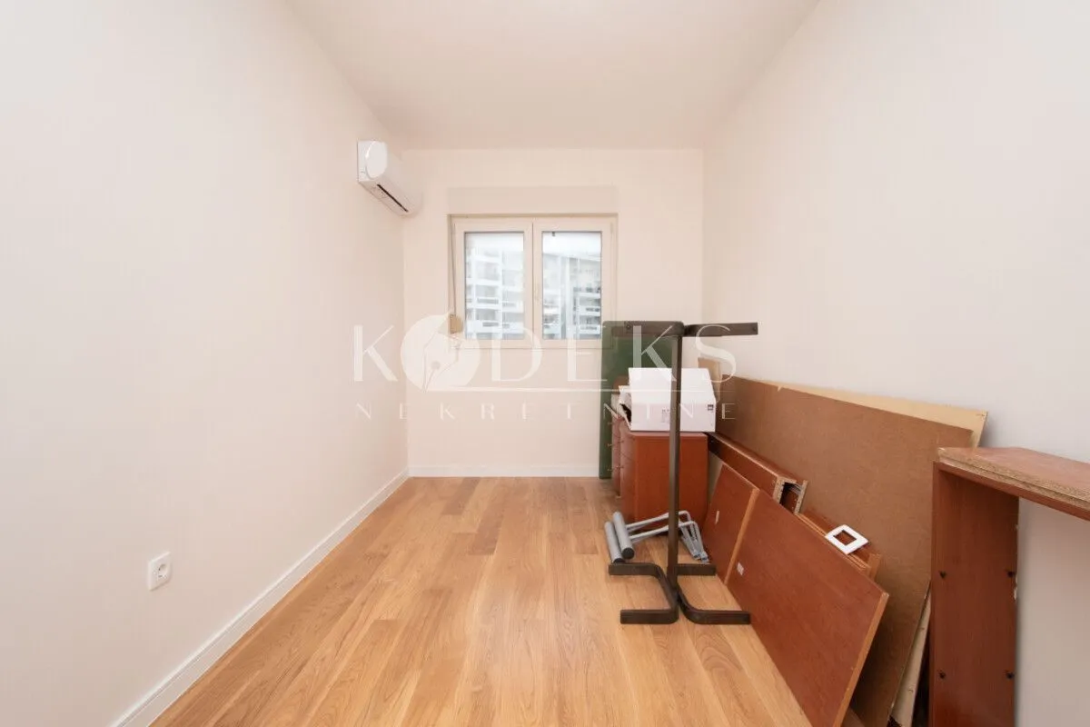Rent, office space, 71m², Central Point, Podgorica