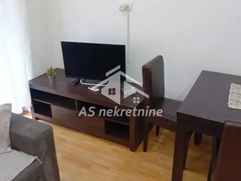 Rent, three bedroom apartment, 59m², Vračar Sve Podlokacije, Beograd - image 4
