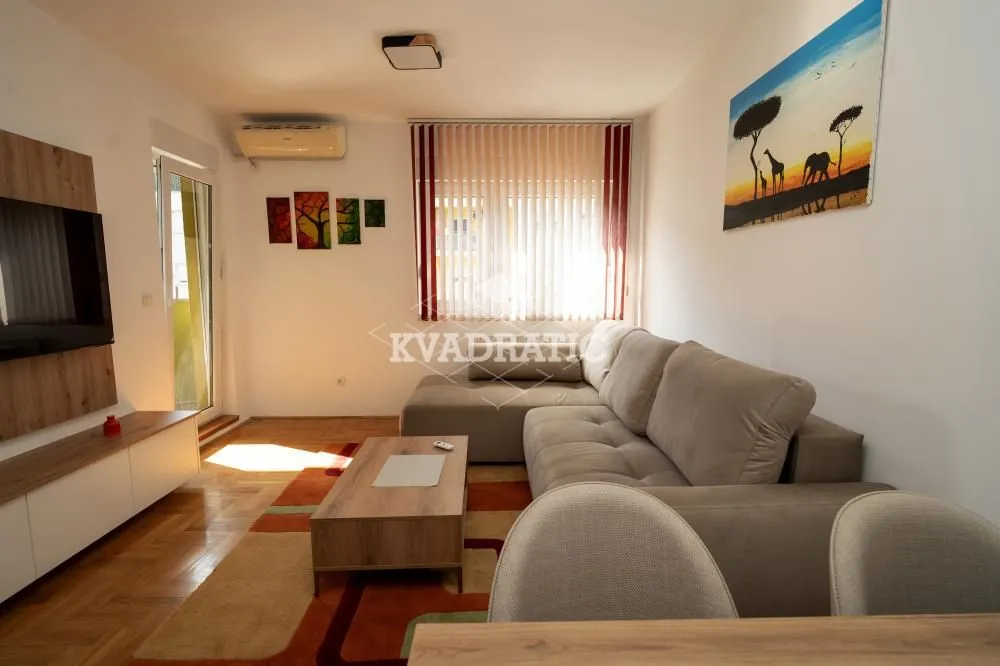 Izdavanje, dvosoban stan, 42m², Novi Beograd Blok 72, Novi Beograd Sve Podlokacije
