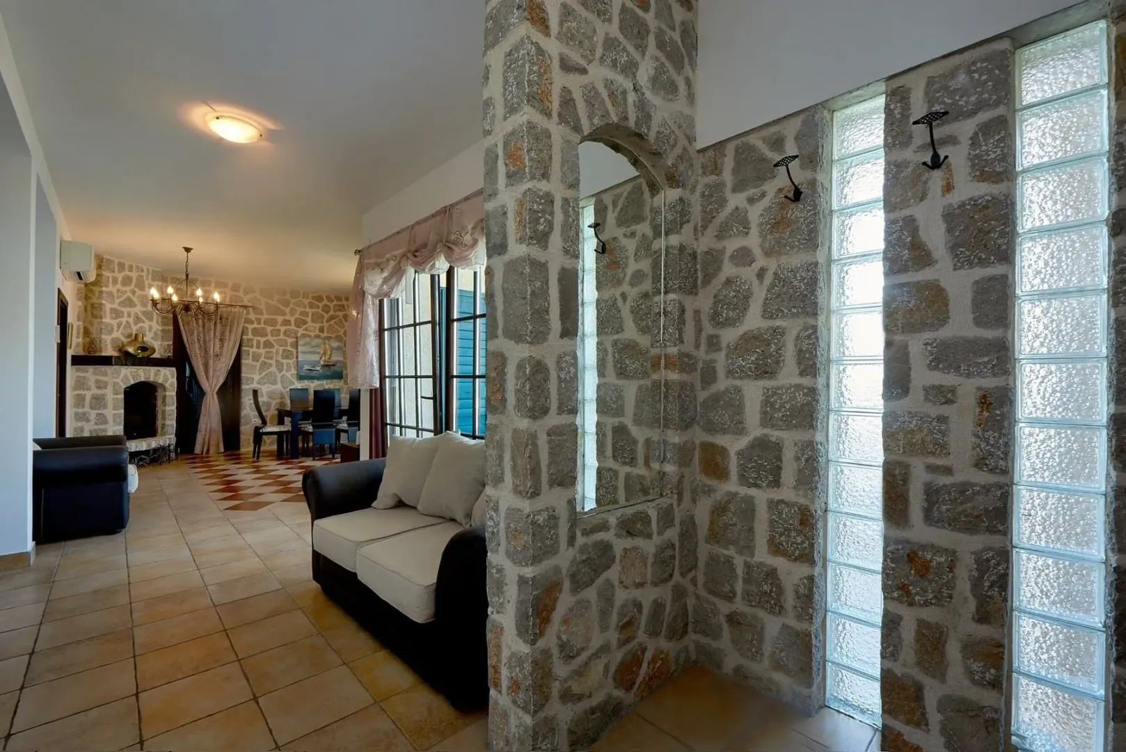 Prodaja, kuća, 235m², Kostanjica, Kotor