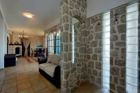 Prodaja, kuća, 235m², Kostanjica, Kotor - image 107