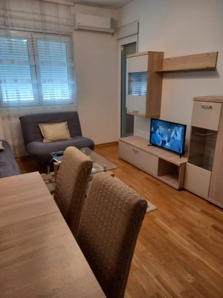 Izdavanje, jednosoban stan, 37m², Stari Aerodrom, Podgorica