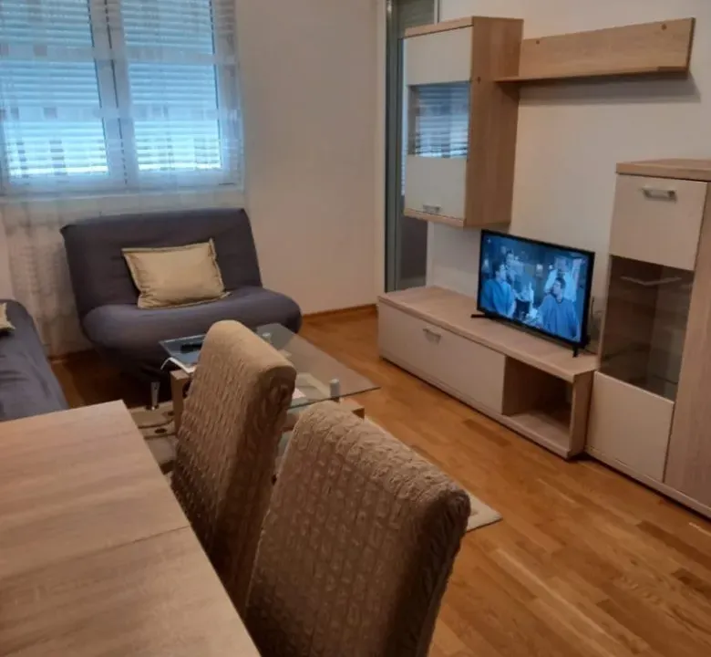Izdavanje, jednosoban stan, 37m², Stari Aerodrom, Podgorica
